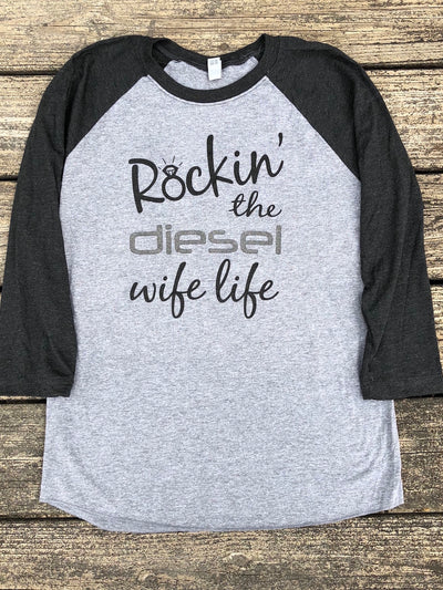 DIESEL DRIVEN ROCKIN’ THE DIESEL WIFE LIFE RAGLAN TEE